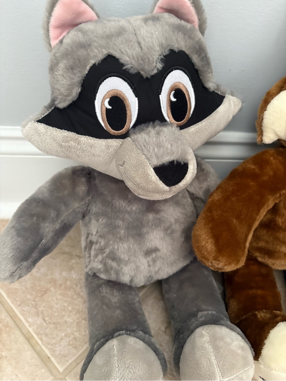 Great Wolf Lodge Build a Bear Plushies set of 2 Wiley Wolf and Oliver Raccoon - Picture 5 of 9